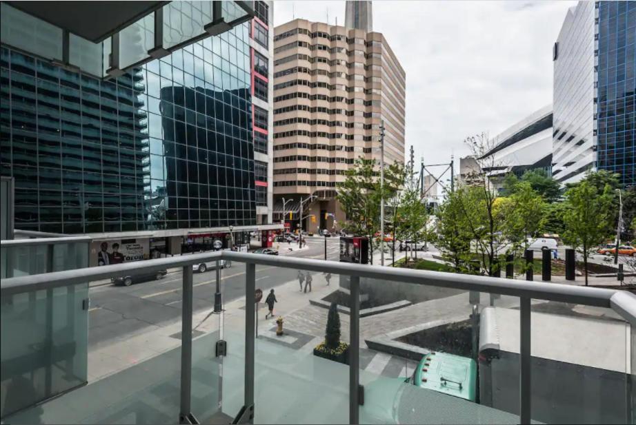Skyline Suites - Walk To Mtcc, Acc, Rogers Centre & Entertainment District Toronto Exterior photo